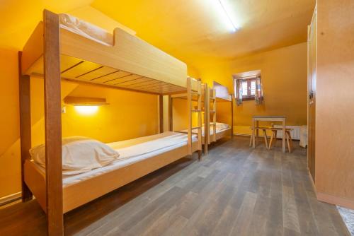 1 bunk bed