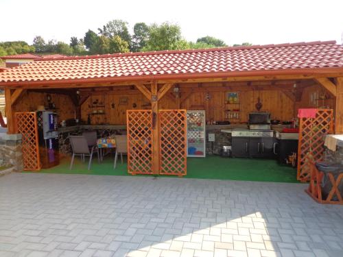 Casa de Vacanta cu Ciubar Sauna Piscina, La Secretaru