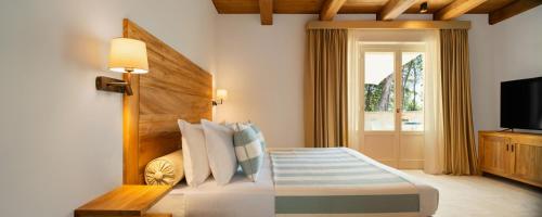 1 king bed, 1 twin bed