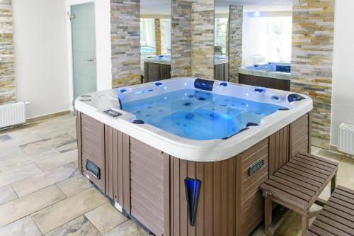 Úszómedence, Wellness Penzion Life in Nova Bystrice