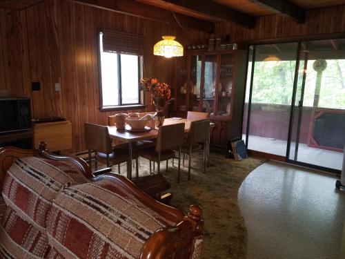 Saw Creek Cabin - Regent Hilltop - image 12