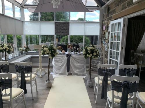 Kert, Dimple Well Lodge Hotel in Wakefield