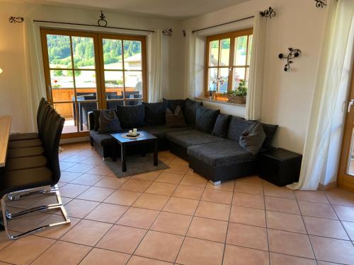 Ferienwohnung Bergblick fur bis 13 oder 14 Personen mit 5 Schlafzimmer und 3 Bader in Unterammergau