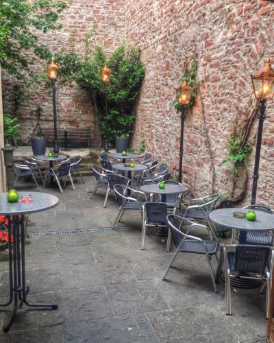 The Dubliner Hotel & Irish Pub 5