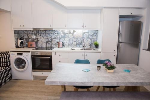 Stylish, comfortable, basement loft-like apartment with amenities, Athen