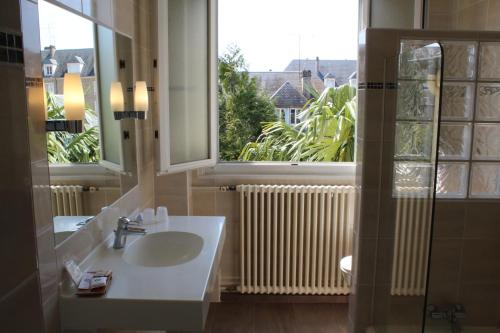 Best Western de Diane - Room Service Disponible Cuisine Maison - image 10
