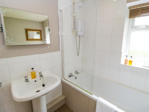 School House Cottage - image 7
