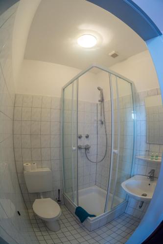 3 twin beds