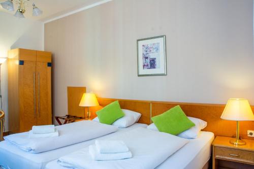 1 queen bed