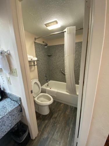 Days Inn by Wyndham Pearl/Jackson Airport - image 7