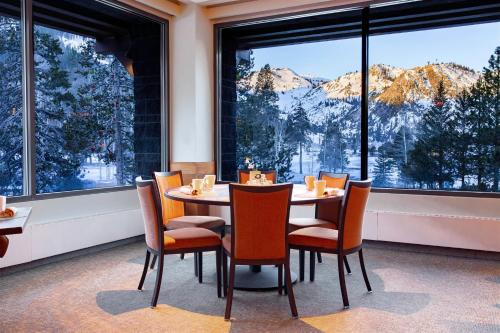Everline Resort and Spa, Lake Tahoe - 식음료(F&B)