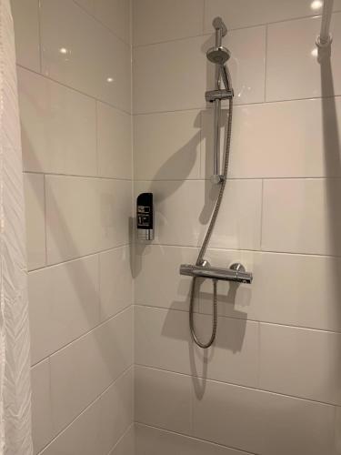Twin Room with Private Bathroom image 4