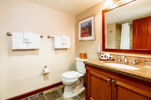 Deluxe King Room with Forest View
