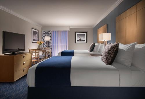 2 queen beds