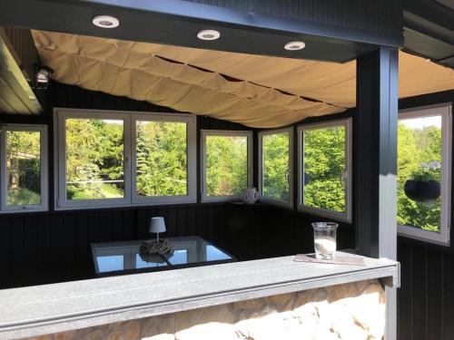 Létesítmények, Bungalow Schwarzatalblick in Bad Blankenburg Ortsteil Böhlscheiben (Bungalow Schwarzatalblick in Bad Blankenburg Ortsteil Bohlscheiben) in Bad Blankenburg