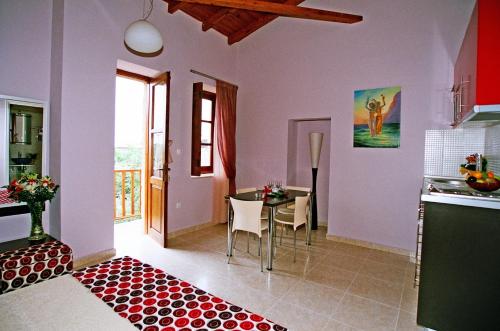 PIERIDES SUITES - image 7