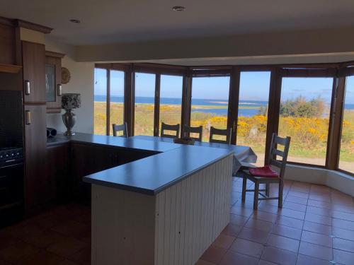 House with sea views close to Beach with WiFi and large kitchen and dining