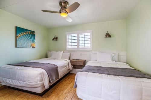 One Bedroom Suite with Two Queen Beds Efficiency and Partial Ocean View