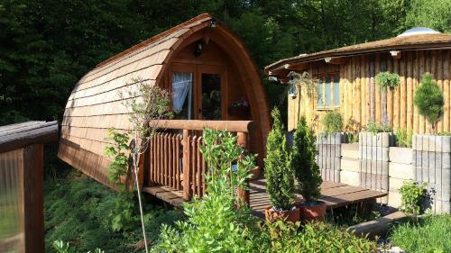 Glamp V Hluboké - Yurts and Wooden Houses