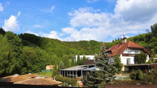 Glamp V Hluboké - Yurts and Wooden Houses