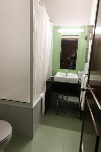 Triple Room with Private Bathroom image 4