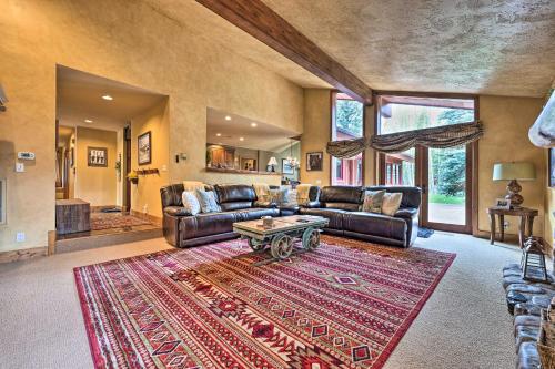 Luxe Sun Valley Retreat with Hot Tub, 3 Mi to Resort!