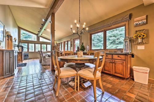 Luxe Sun Valley Retreat with Hot Tub, 3 Mi to Resort!