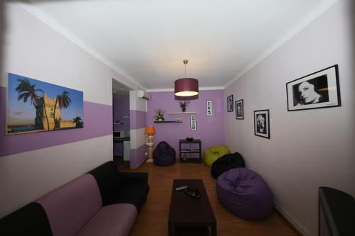 Twin Room with Shared Bathroom image 4