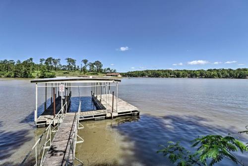 Luxe Hot Springs Oasis on Lake with Private Dock - image 10