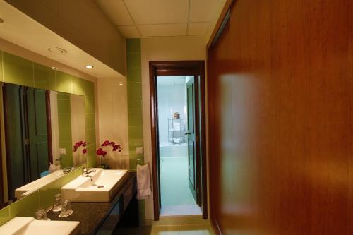 Family Suite (5 Adults) image 4