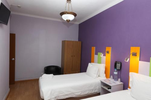 Twin Room with Shared Bathroom image 9