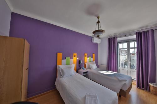Twin Room with Shared Bathroom image 6