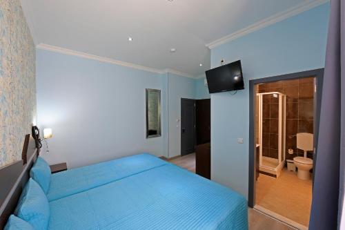 Triple Room with Private Bathroom image 8