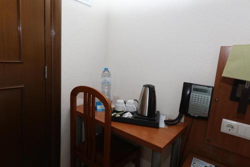 Double or Twin Room with Private Bathroom image 3