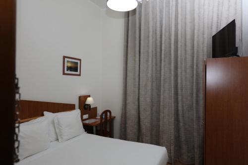 Double or Twin Room with Private Bathroom image 8
