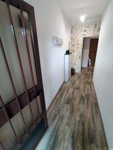 One-Bedroom Apartment image 2