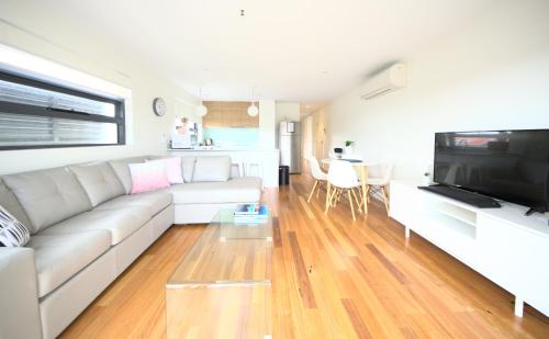 Kangaroo Bay Apartments