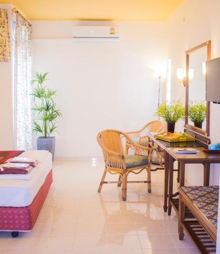 room detail thumbnail 1