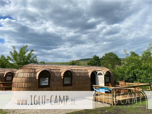 Iglu Camp Triolago in Riol, Deutschland