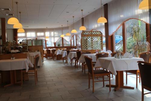 餐廳, Kurpark Flair Hotel Im Ilsetal in 伊爾森布爾格