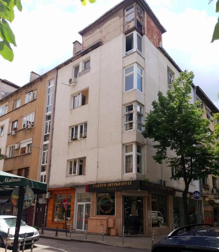 Top Center Apartment next to Vitosha Boulevard - image 12