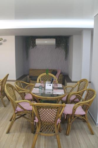Central Hotel - image 3