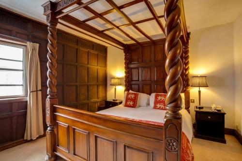 Four Poster Room