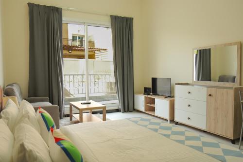 Signature Holiday Homes - Furnished Studio in Knight Bridge Court A JVC - image 2