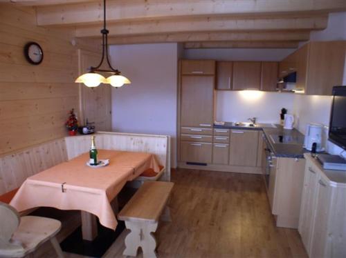 virtuve, Dreimäderlhaus (Dreimaderlhaus) in Garfrescha