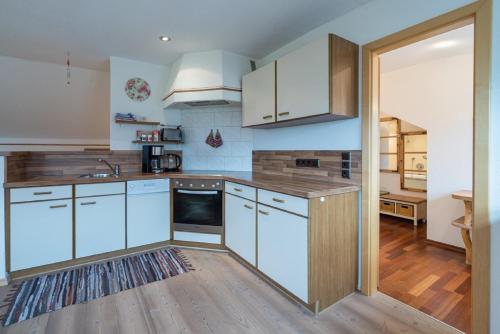 Apartment with Mountain View
