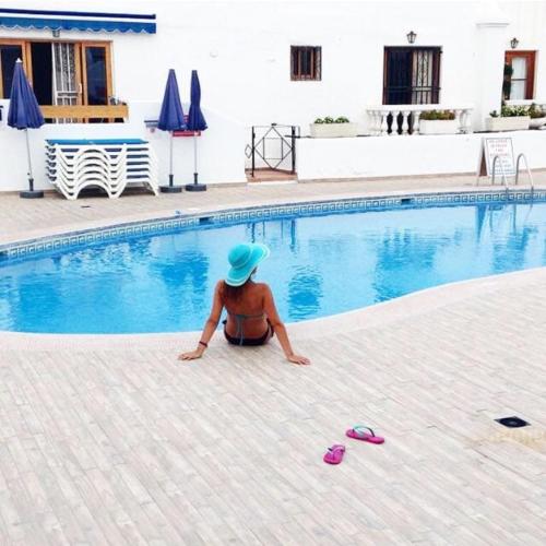 Blue Island House on the hill, with heated pool 1