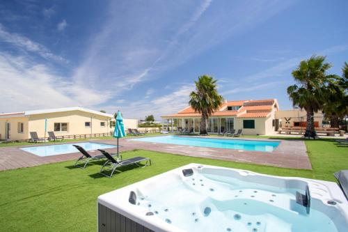 . 10 bedrooms villa with private pool enclosed garden and wifi at Palmela