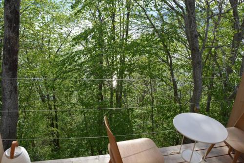 Hardanger Fjordtun TREETOPCABIN, nature, birds, silence, fjord and many nice hikes nearby in Ytrebygda