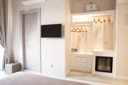 Royal Rooms Luxury Suite - image 9
